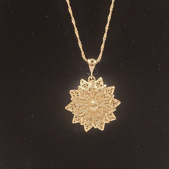 Estate Sterling Filigree Flower Pendant and Chain - Picture 2 of 11